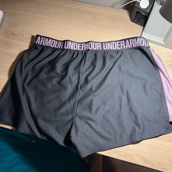 Under Armour Shorts - Picture 2 of 3